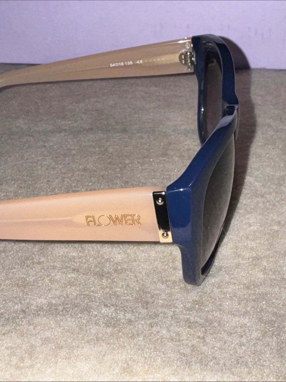Flower Drew Barrymore Stylish Two-Tone Women Sunglasses Navy Frame Beige Temples